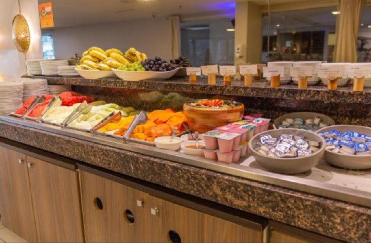 Flat No Ritz -729 Hotel 4*